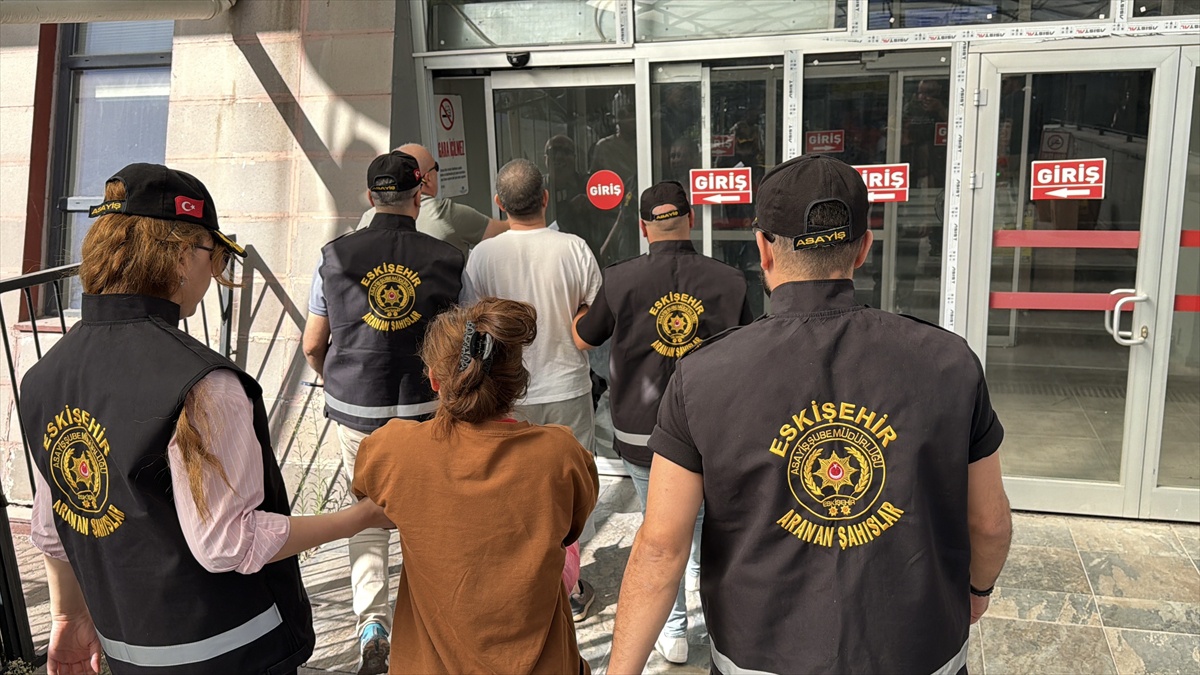 Eskişehir\'de hırsızlıktan 78 yıl hapis cezası bulunan 2 şüpheli yakalandı