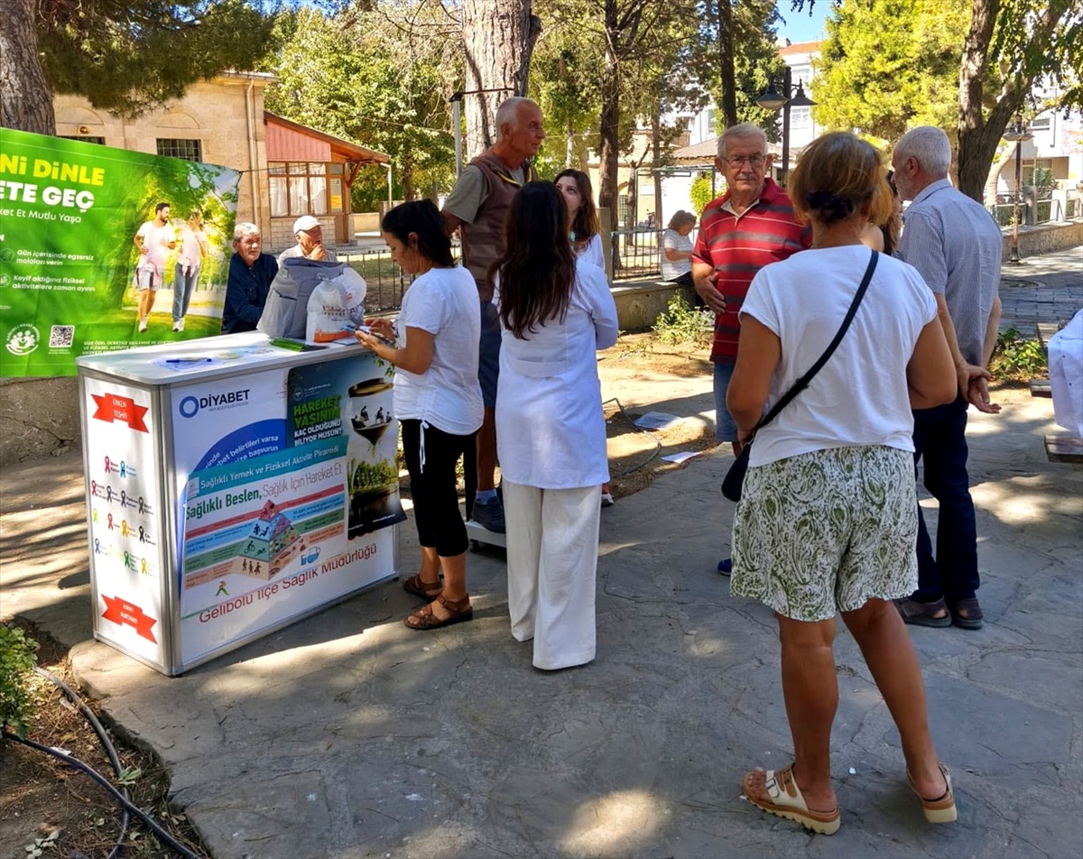 Gelibolu\'da semt pazarında vatandaşlara sağlıklı yaşam standında BKİ ölçümü yapıldı