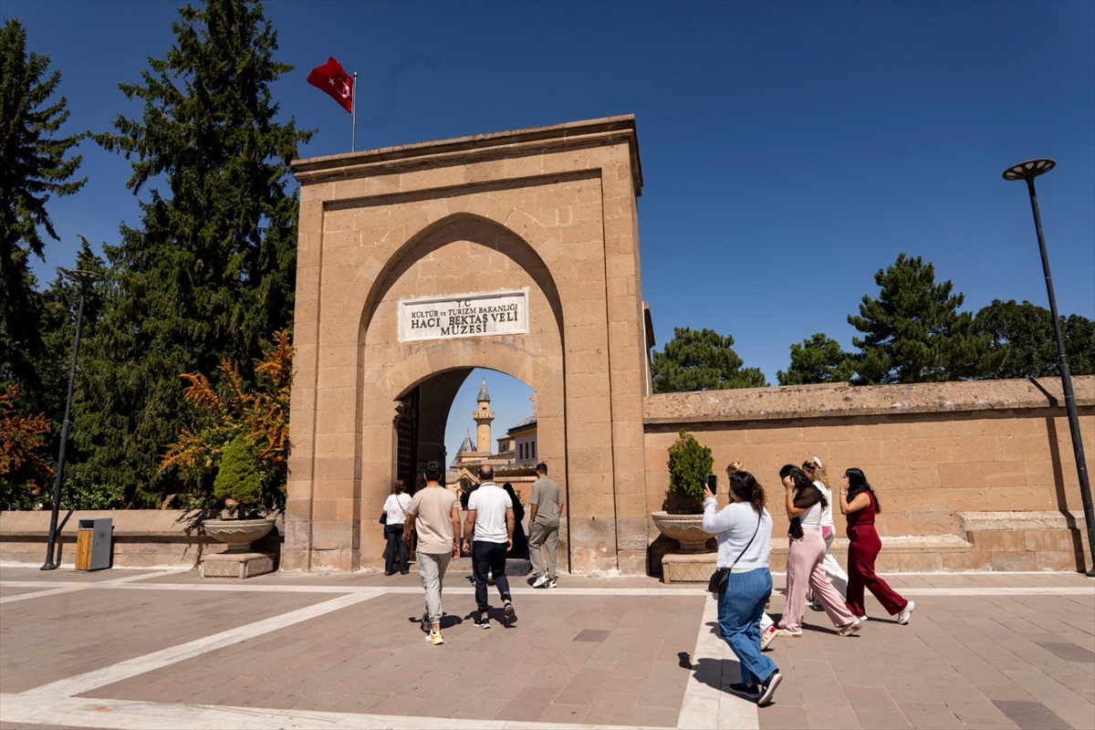 Hacı Bektaş Veli Külliyesi\'ni yılın ilk 8 ayında 385 bin bin kişi ziyaret etti