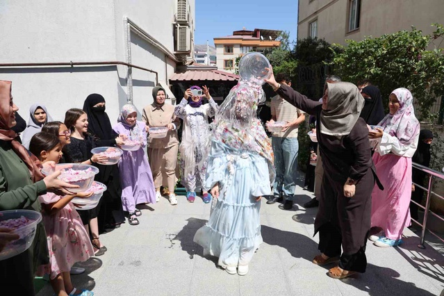 Kahramanmaraş'ta 13 yaşındaki Fatma Zehra, doktor babasına hafızlık sürprizi yaptı