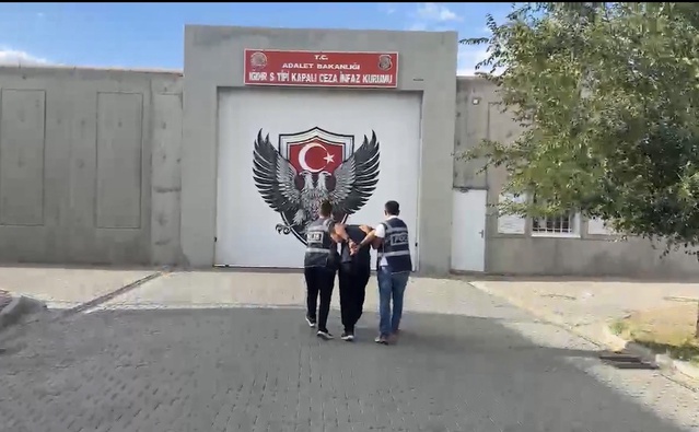 Iğdır'da 37 yıl 6 ay hapis cezasıyla aranan hükümlü S.D. yakalanıp tutuklandı