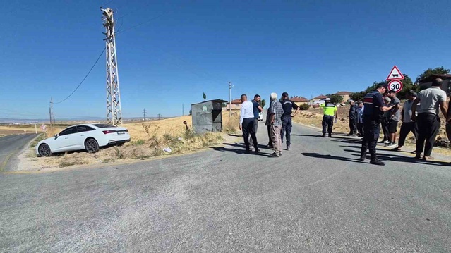 Eskişehir'de iki otomobil çarpıştı, 5 kişi yaralandı ve hastaneye kaldırıldı
