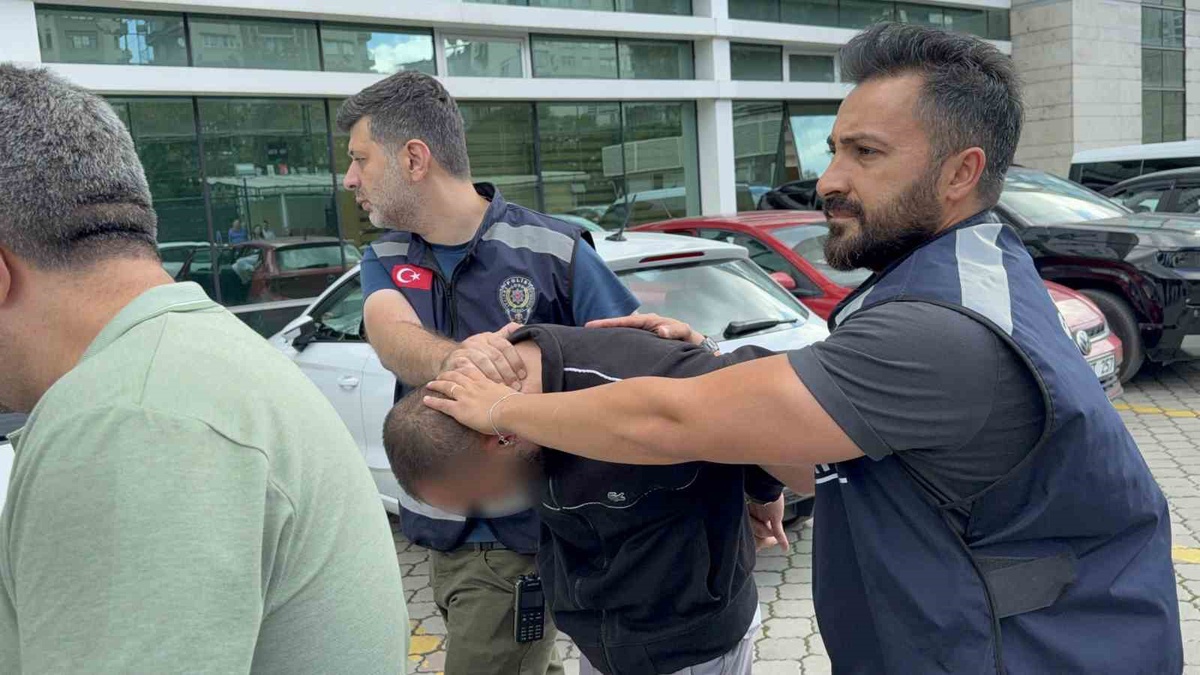 Samsun Tekkeköy'de iş arkadaşını falçatayla ağır yaralayan şüpheli adliyeye sevk edildi