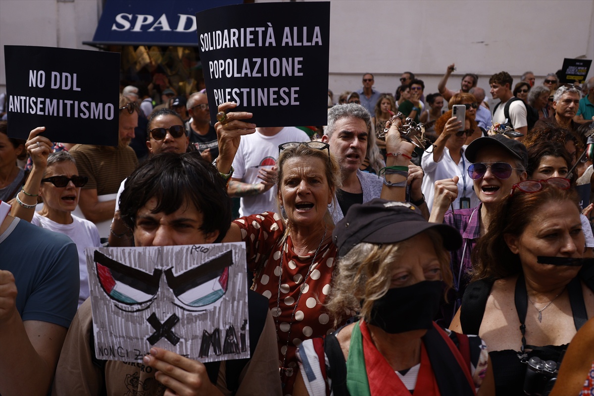 İtalya\'da antisemitizm yasa tasarısı protesto edildi