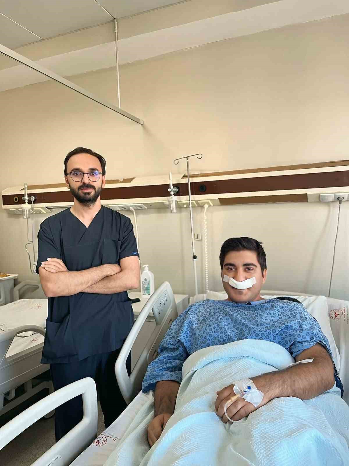 Siirt Kurtalan\'da İzmirli hastaya başarılı östaki balon tuboplasti ameliyatı yapıldı
