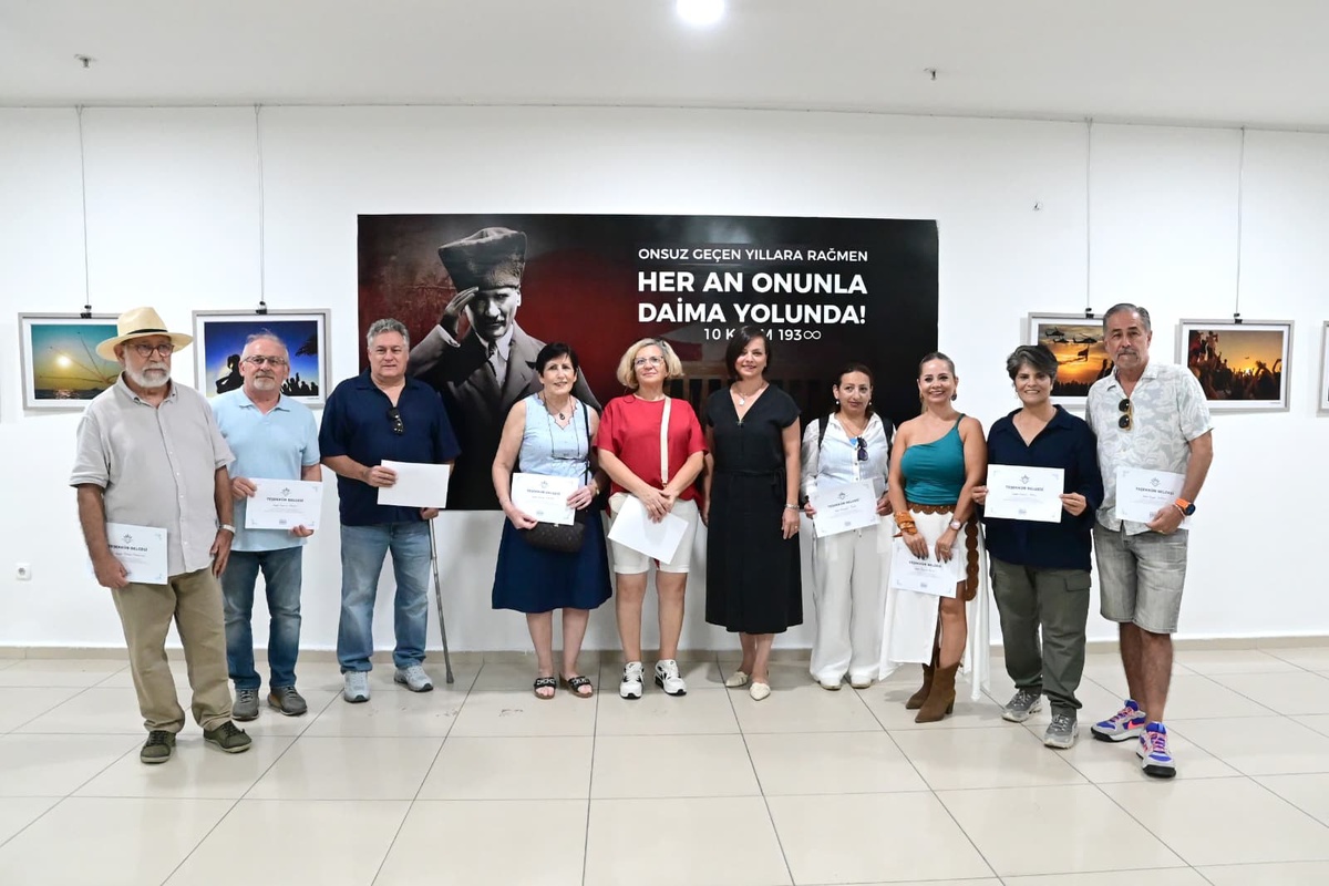 İzmir’in işgalden kurtuluşunun 104. yılı... Karabağlar’da Kurtuluşun Şehri İzmir Fotoğraf Sergisi açıldı