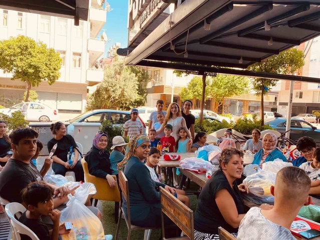 Kanseri 3 kez yendi, kendini çocuklara adadı
