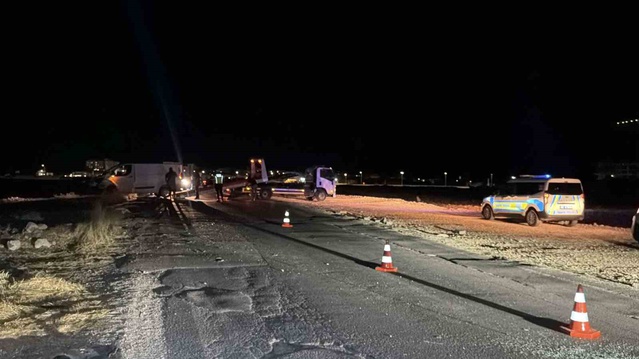 Adıyaman'da kaza yapan panelvanın sürücüsü ve arkadaşı kaçtı; yaralı hastaneye kaldırıldı