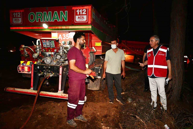 Kepez Belediye Başkanı Kocagöz, Kızıllı'daki orman yangınında sahadaki çalışmaları denetledi