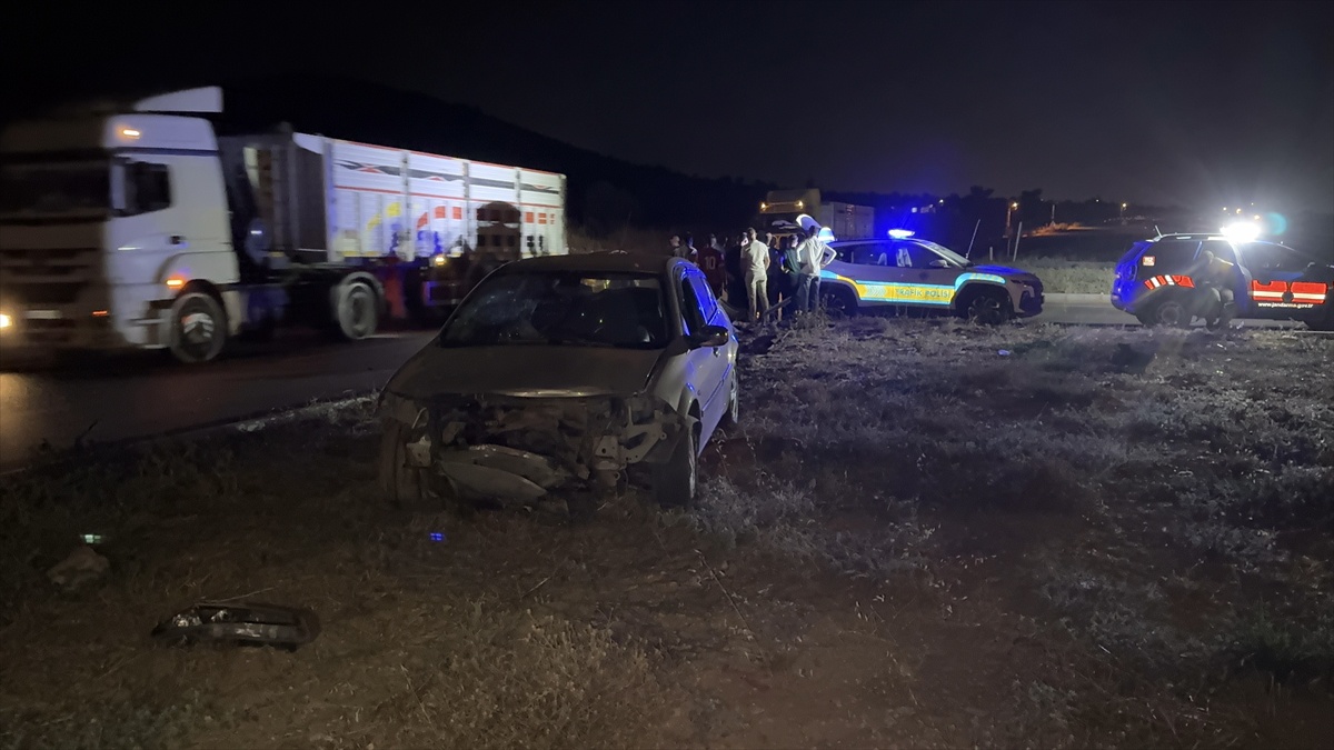 Kilis\'te motosiklet ile otomobil çarpıştı, 2 kişi yaralandı