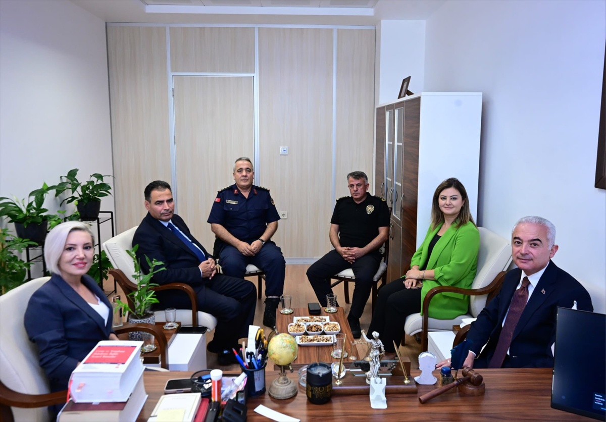 Kırklareli Valisi Turan, yeni görevine başlayan Hakim Sofu\'yu makamında ziyaret etti