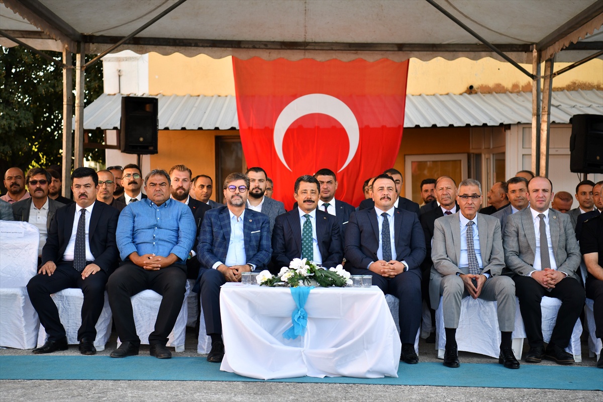 Kırşehir İl Özel İdaresi\'nin 41 araç ve iş makinesi törenle hizmete girdi