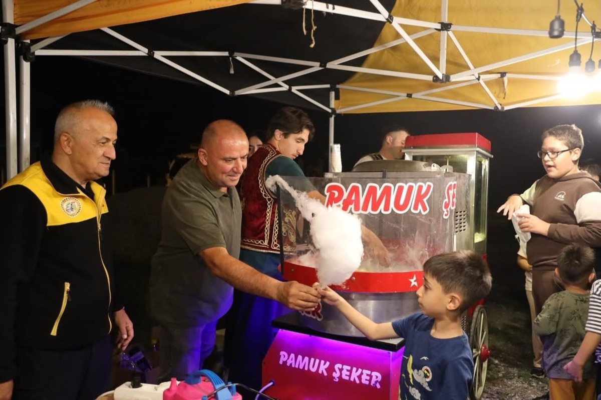 Düzce'de Hacıaliler köyünde açık hava sineması keyfi yaşandı