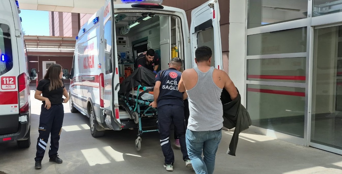 Adıyaman OSB\'de 11 yaşındaki çocuğun kullandığı forklift devrildi, çocuk yaralandı