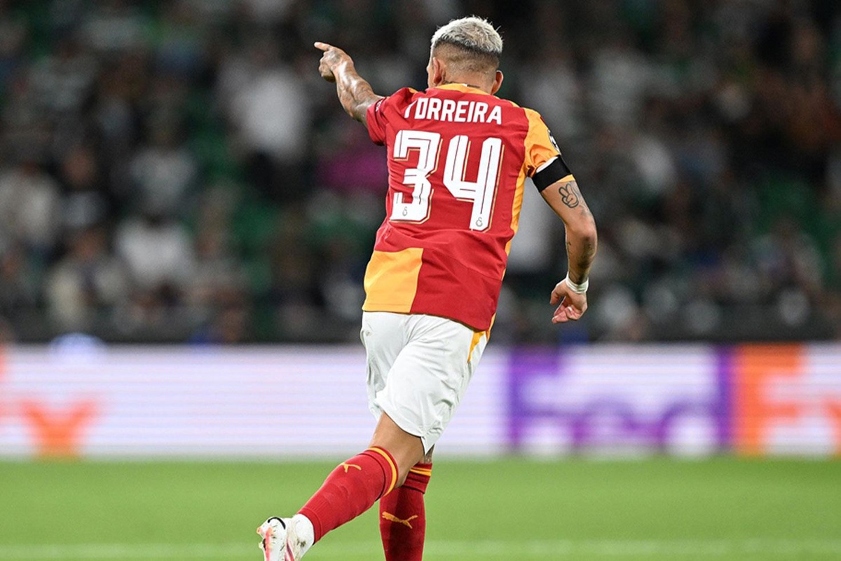 Lucas Torreira\'dan tarihi gol