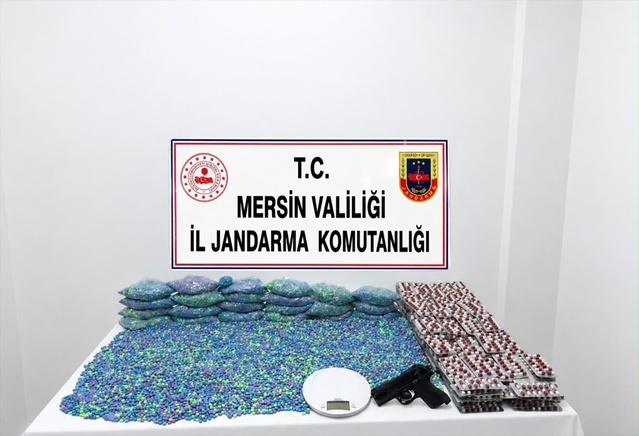Mersin Erdemli'de operasyonda 64 bin 175 uyuşturucu hap ele geçirildi
