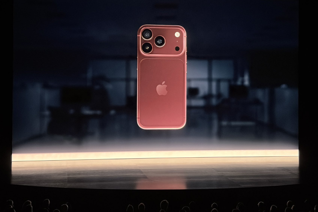 Milyonların beklediği 3 telefon tanıtıldı! Türkiye fiyatları dudak uçuklattı