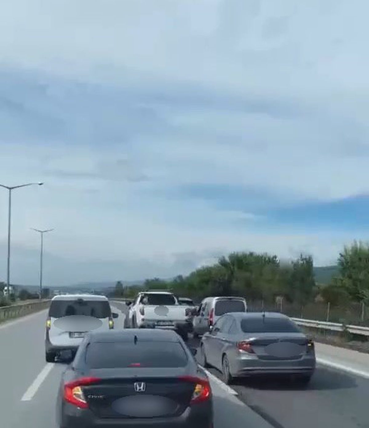 Dörtyol'da otoyolda düğün konvoyu yapan 8 sürücüye 84 bin 308 TL ceza kesildi