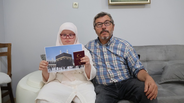 Amasya'da rüyasında Kabe'yi gören Down sendromlu Hüma, ailesiyle yarın umreye gidiyor