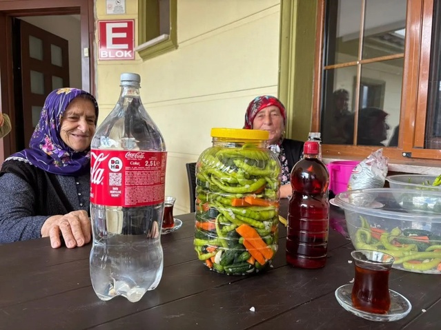 Sinop’ta nesiller buluştu, birlikte turşu kurdu