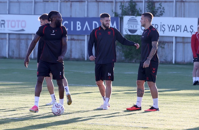 Sivasspor Teknik Direktörü Taşdemir: Galibiyet serisi yakalamak istiyoruz