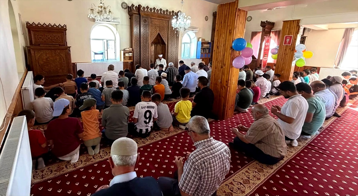 Sultanhanı Kaymakamı Yerlikaya, Kur\'an kursu öğrencileriyle buluştu
