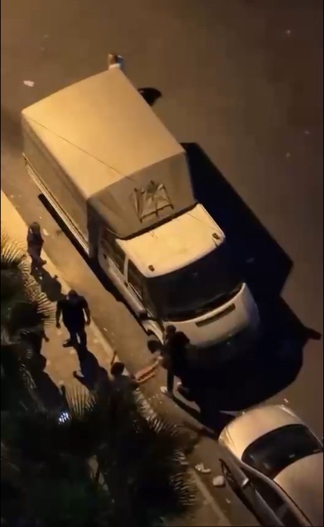 Adana Seyhan'da kadın sokakta darbedildi, o anlar kamerada