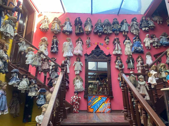 Taş Bebek Kafe, 20 bin taş bebekle ziyaretçilerini çocukluk hatıralarına götürüyor