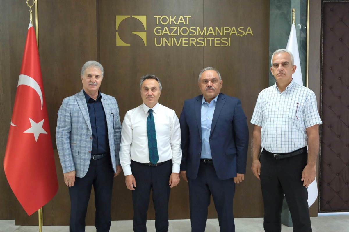 Tokat\'ta esnaf temsilcileri TOGÜ Rektörü Yılmaz ile işbirliği imkanlarını görüştü