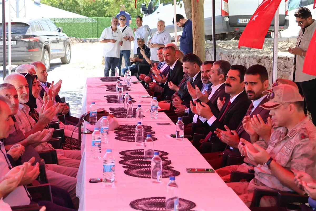 Tunceli\'de 32 yıl önce teröristlerce şehit edilen 13 sivil anıldı