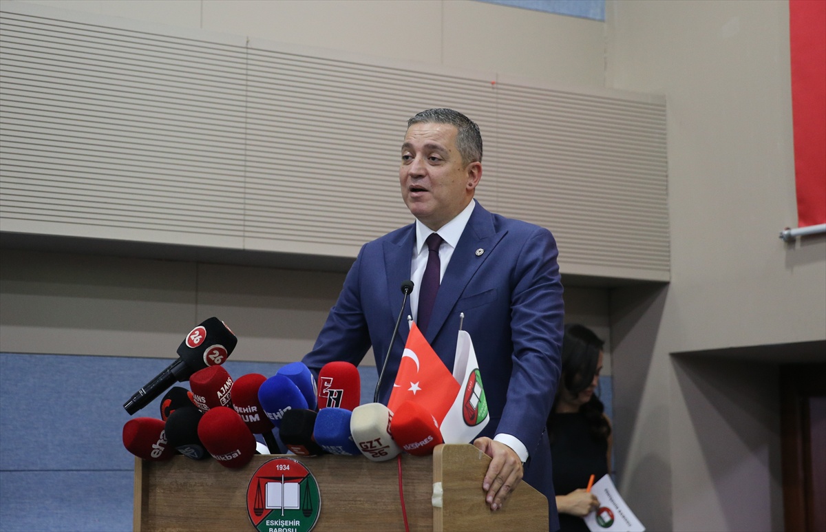 Eskişehir\'deki törende Sağkan, genç avukatların yeminine şahitlik etti