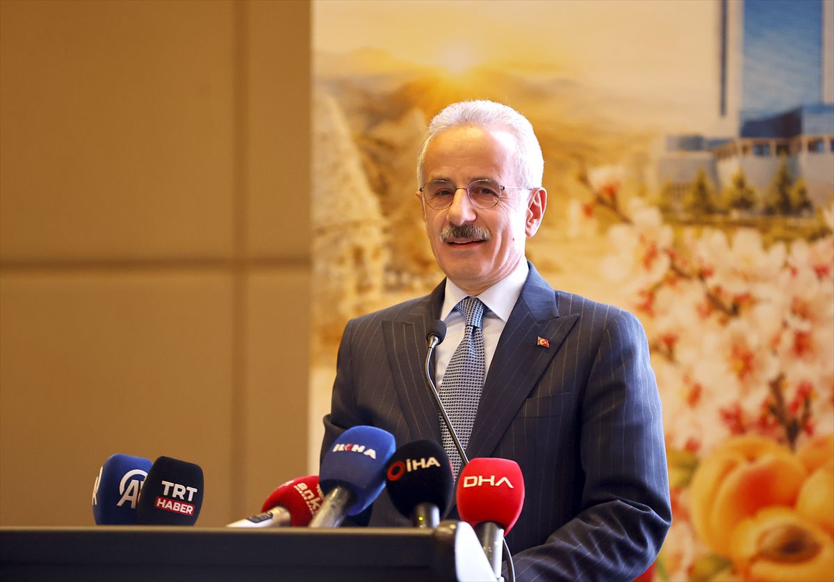 Bakan Uraloğlu, Malatya\'da karaciğer naklinde 5G ile sağlıkta dönüşümü anlattı