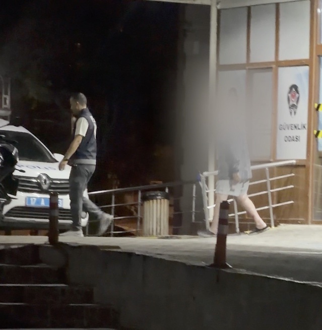 Gelibolu'da akaryakıt istasyonu sahibi Ş.T., otelde 2 çocukla bulunduğu iddiasıyla tutuklandı