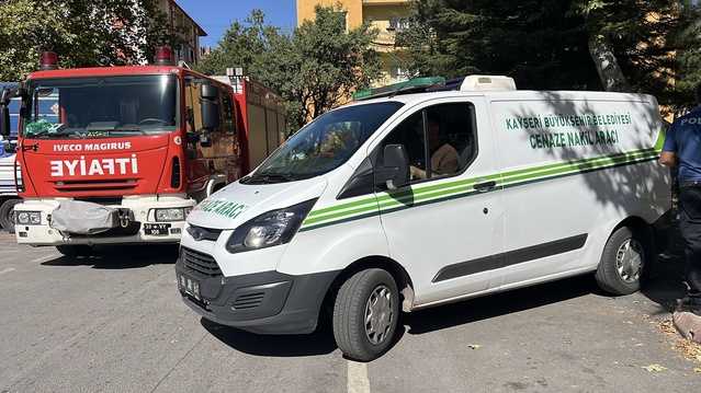 Kayseri'de haber alınamayan 48 yaşındaki kişi evinde ölü bulundu, cenazesi çıkarıldı