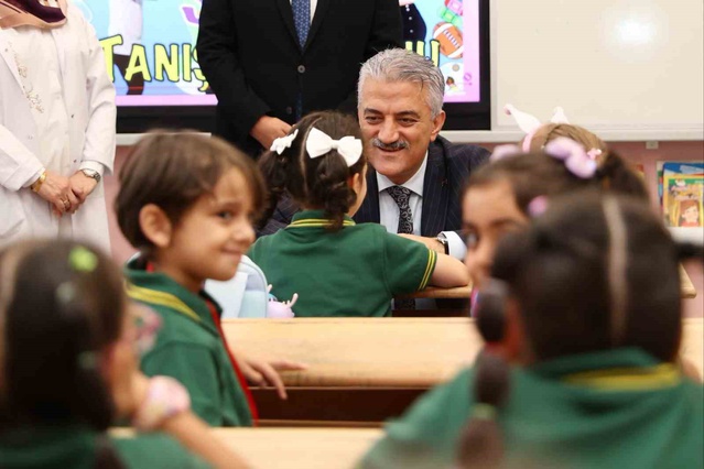 Düzce Valisi Makas, yeni eğitim yılı hazırlıklarını okulda öğrencilerle değerlendirdi