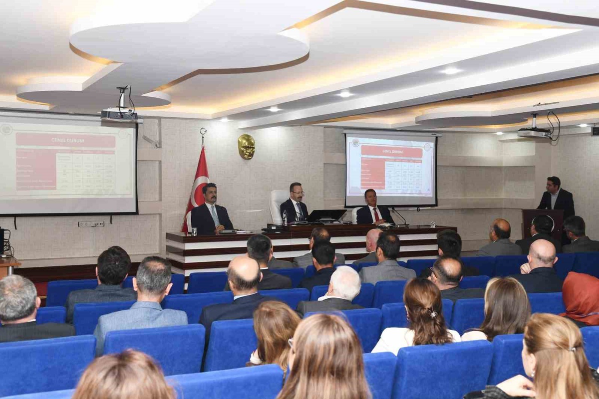 Ardahan\'da Vali Yamlı başkanlığında eğitim kurumu müdürleri toplantısı gerçekleştirildi