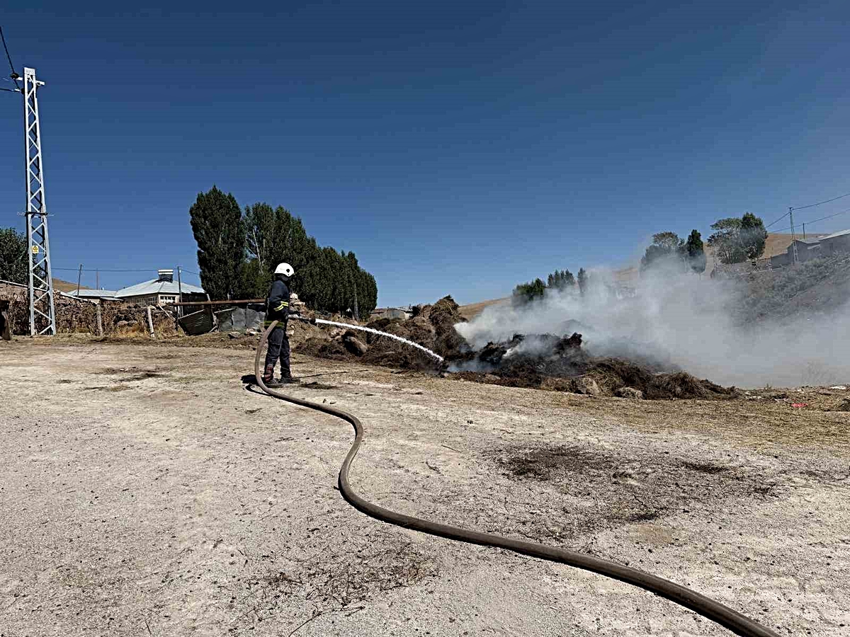 Van Çaldıran'da ot yığınında çıkan yangın 1 saatte söndürüldü
