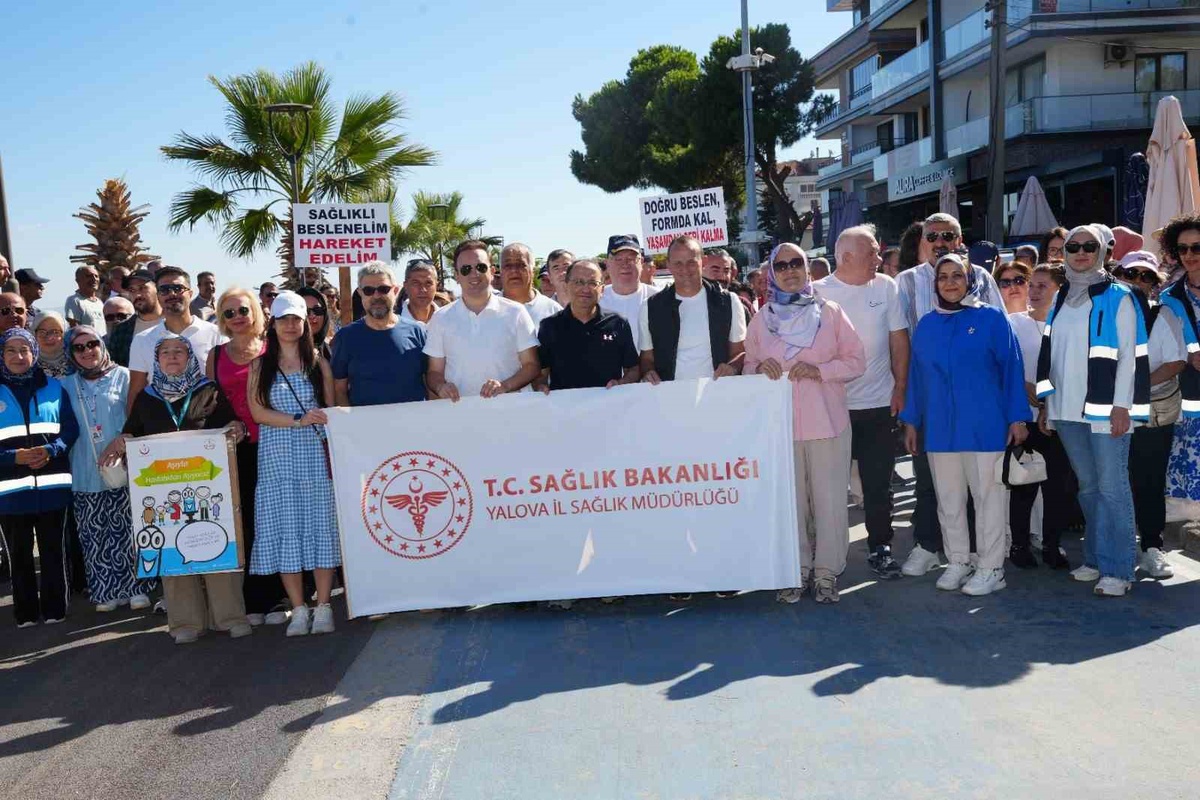 Yalova Çiftlikköy'de sağlıklı yaşam için yürüyüş düzenlendi, broşür dağıtıldı