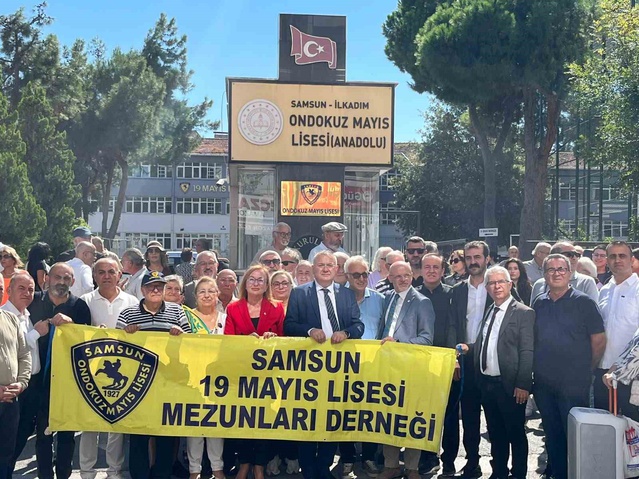 Samsun 19 Mayıs Lisesi mezunları yıkım kararına rağmen yeni bina talebini yineledi