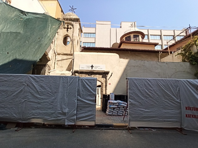 ABD ve Kanada'dan gelen 80 kişilik Ermeni hac grubu İskenderun'da dua etti