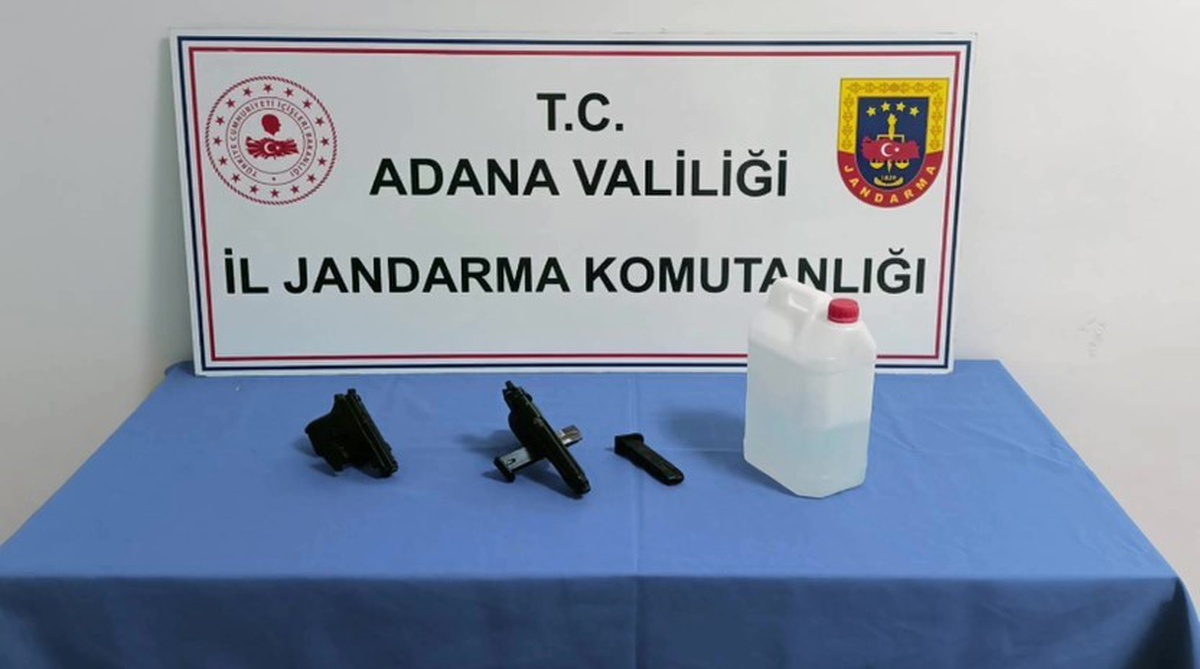 Adana\'da 3 adrese jandarma operasyonu, 6 ruhsatsız silah ve uyuşturucu ele geçirildi