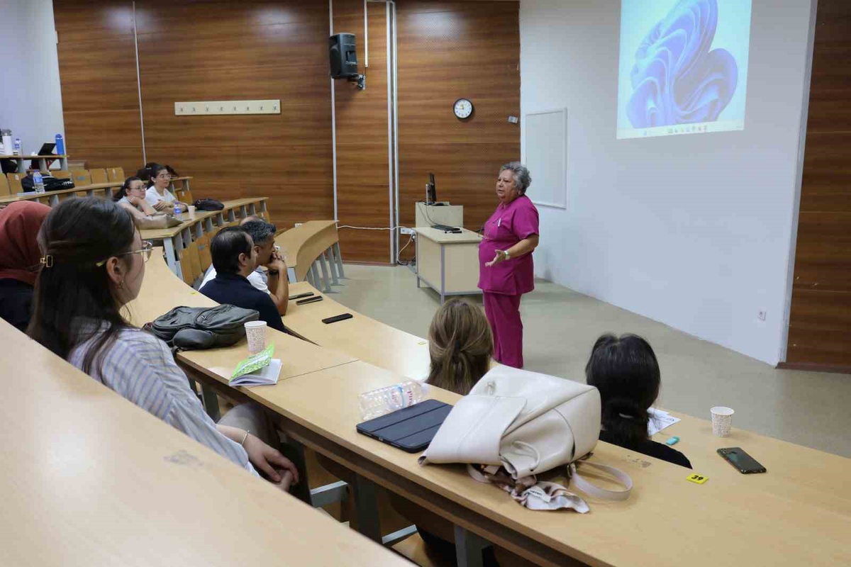 ADÜ\'de Dönem 2 ve 3 öğrencilerine akademik oryantasyon programı düzenlendi