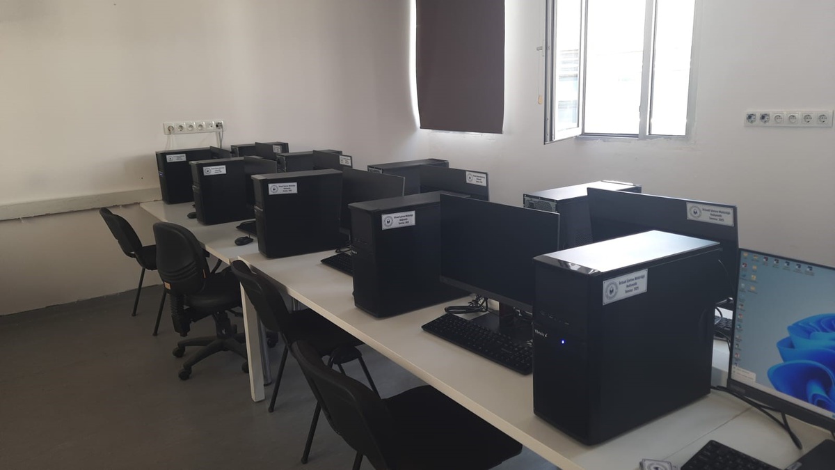 ADÜ\'ye 10 masaüstü bilgisayar daha alındı, toplam destek 60\'a ulaştı