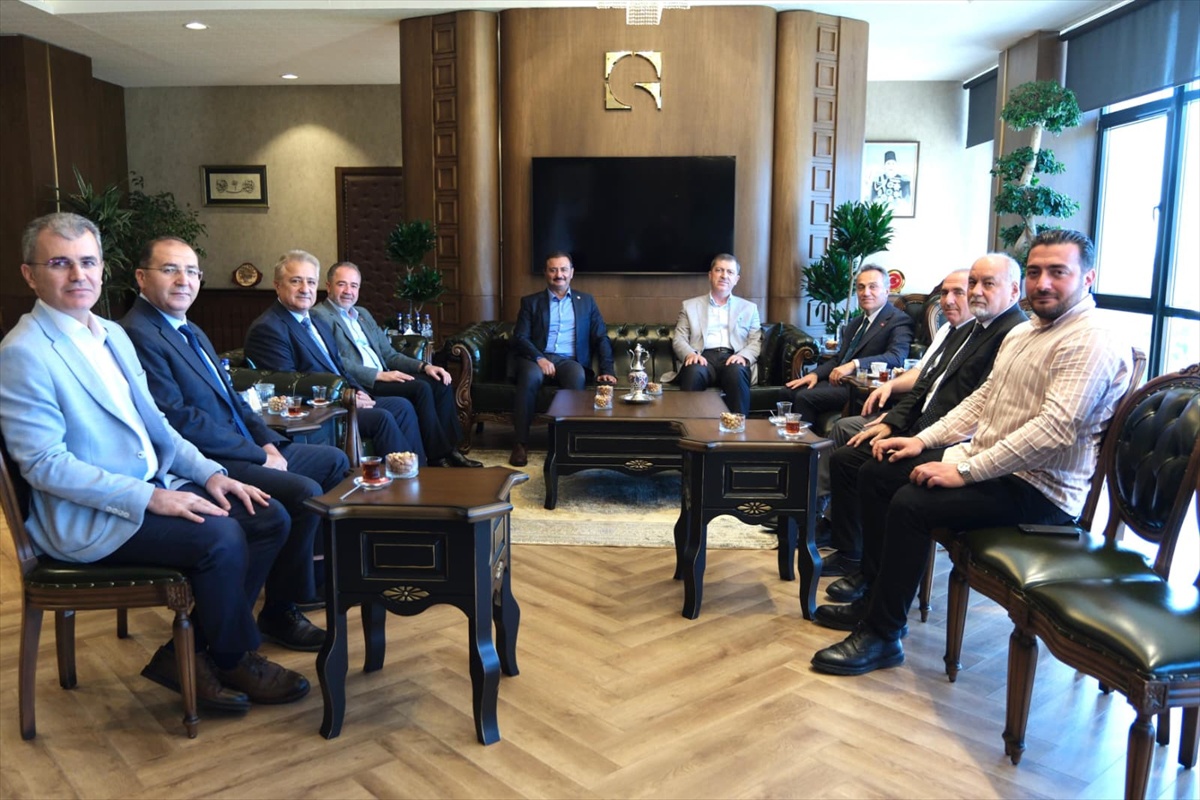 AK Parti Tokat milletvekilleri ve il başkanı TOGÜ Rektörü Yılmaz\'ı ziyaret etti
