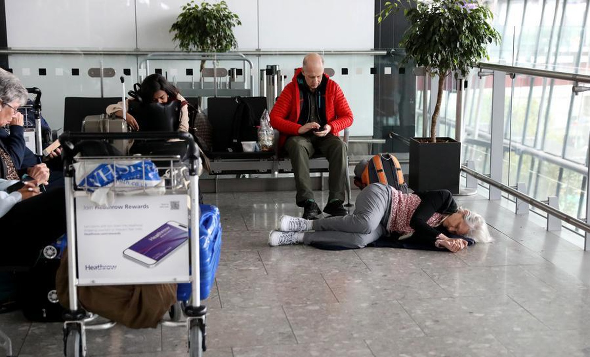 İngiltere\'de teknik arıza sonrası 177 uçuş daha iptal edildi