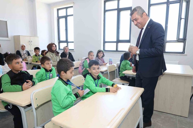 İl Milli Eğitim Müdürü Ekici Aziziye Zübeyde Hanım İlkokulunu ziyaret etti