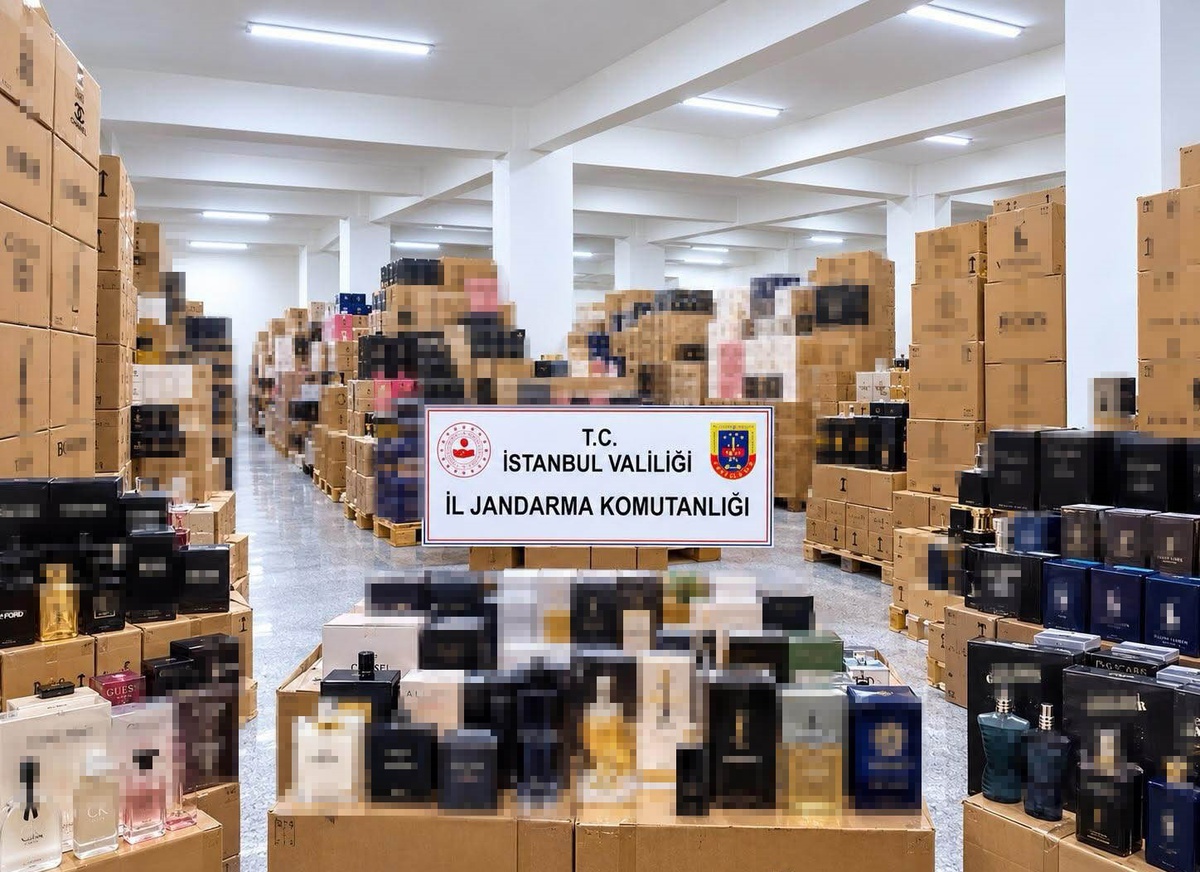 Bağcılar\'da sahte parfüm operasyonunda 195 bin 406 şişe ele geçirildi