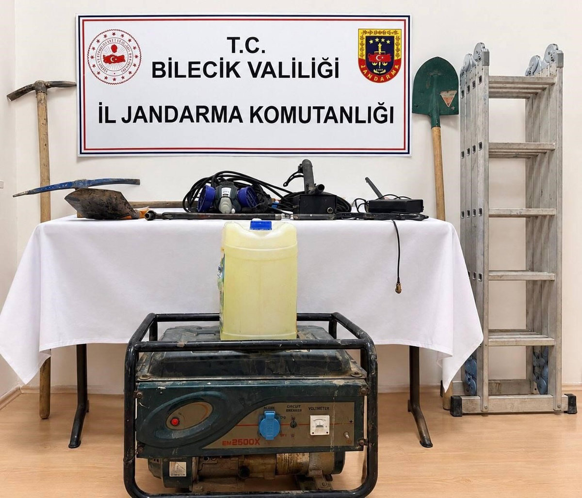 Bilecik Osmaneli\'de define ararken suçüstü yakalanan 2 kişi hakkında soruşturma başlatıldı