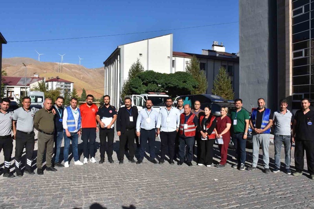 Bitlis Devlet Hastanesi'nde 6,1'lik deprem senaryolu tatbikat başarıyla tamamlandı