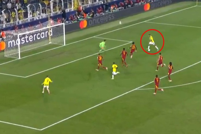 Bu da kaçar mı? Fenerbahçelileri ahlar vahlar ettiren pozisyon
